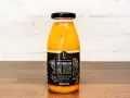 Flasche mit dem "Watermelon Man" Cocktail, einem fruchtigen, alkoholfreien Getränk.