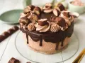 Eine köstliche Kinder Bueno Torte mit Schokoladenglasur und vielen Bueno-Stücken verziert. Ein Traum für jeden Schokoladenliebhaber!