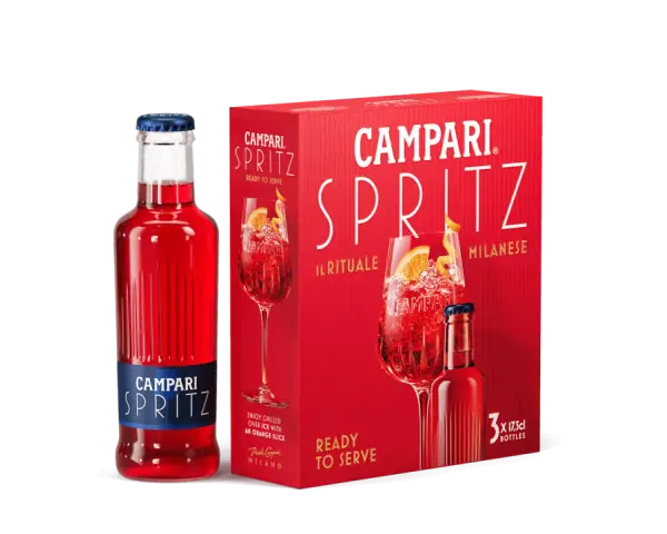 Campari Spritz: eine Flasche und eine rote Box mit drei Flaschen des Aperitifs, bereit zum Genießen.