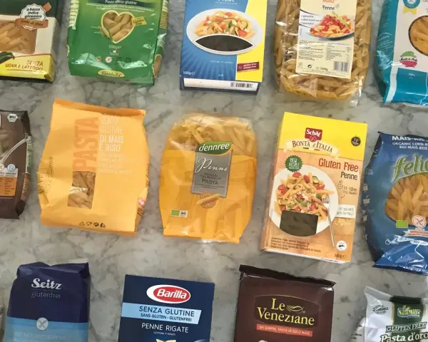 Vielfalt an glutenfreien Penne-Nudeln: Alnavit, Farabella, Schär, Felicia, Barilla und mehr. Hier finden Sie, welche Nudeln sind glutenfrei.
