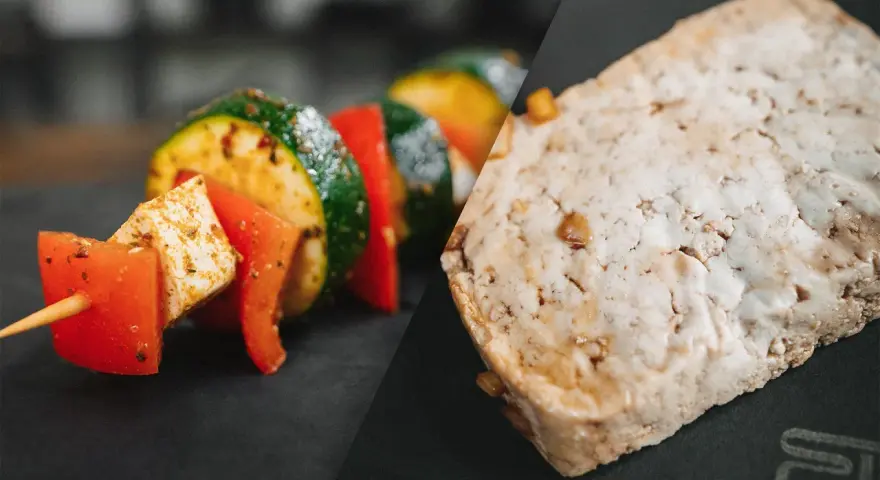 Gemüse-Spieß mit mariniertem Tofu und ein Stück Tofu. So einfach ist es, was ist tofu!