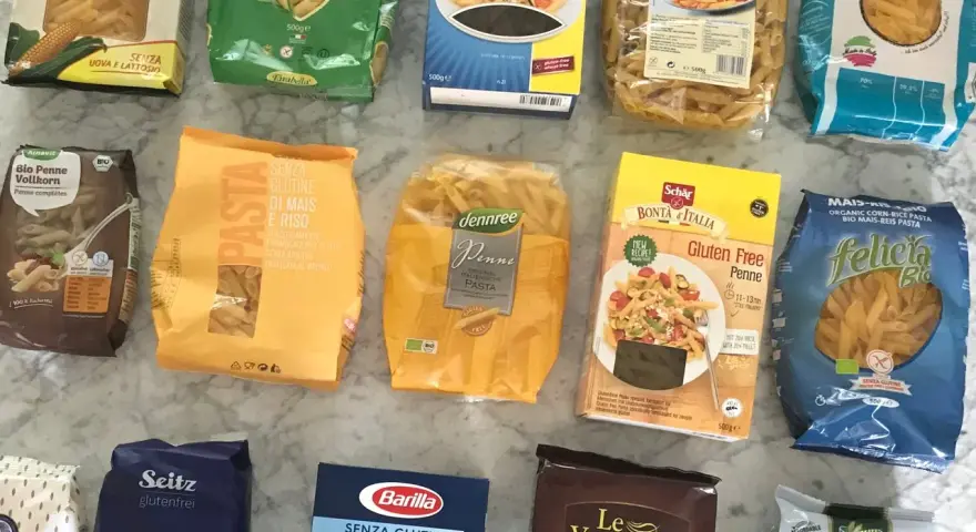 Vielfalt an glutenfreien Penne-Nudeln: Alnavit, Farabella, Schär, Felicia, Barilla und mehr. Hier finden Sie, welche Nudeln sind glutenfrei.