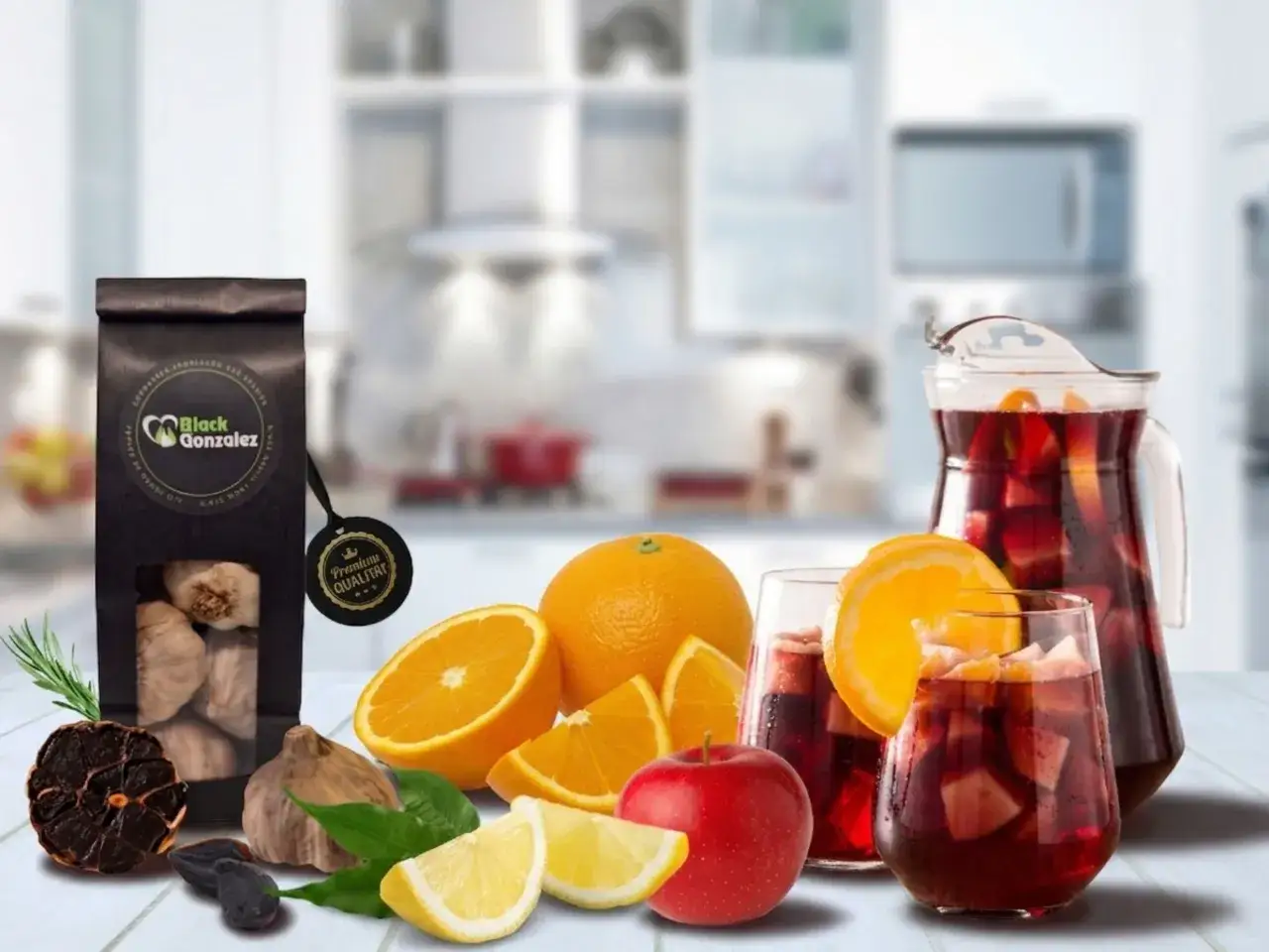 Erfrischende Sangria mit Früchten und einem Hauch von schwarzem Knoblauch für ein besonderes sangria rezept.